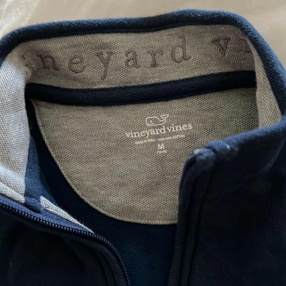 Barely used Vineyard Vines kiss lightweight pullover